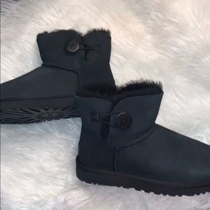 uggs with mini bailey button!